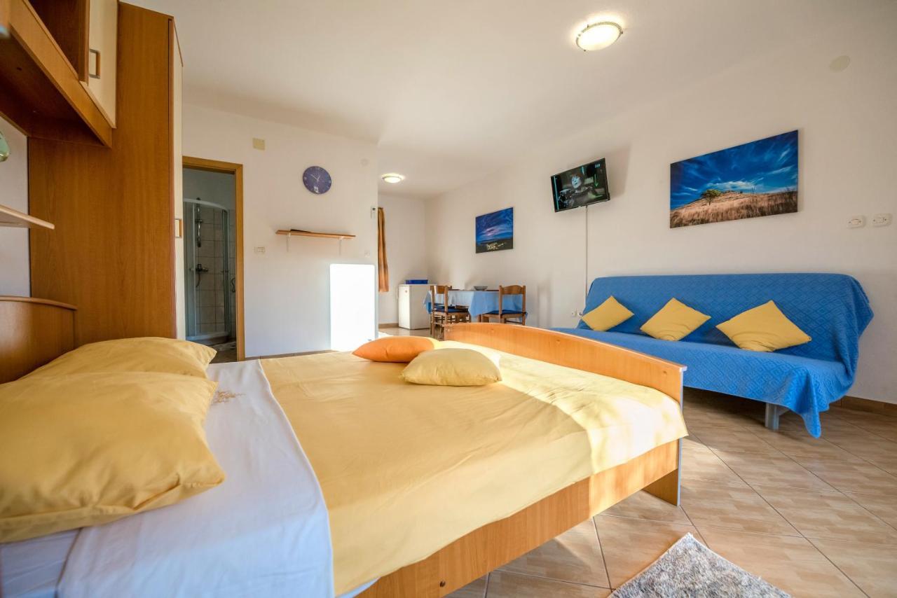 Apartments Slavica Luka エクステリア 写真