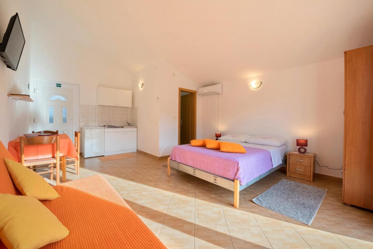 Apartments Slavica Luka エクステリア 写真