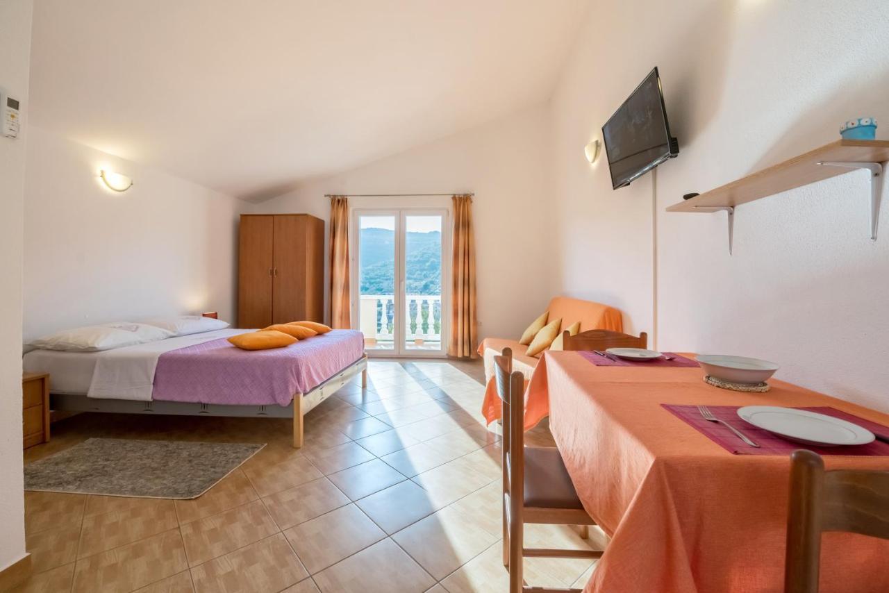 Apartments Slavica Luka エクステリア 写真