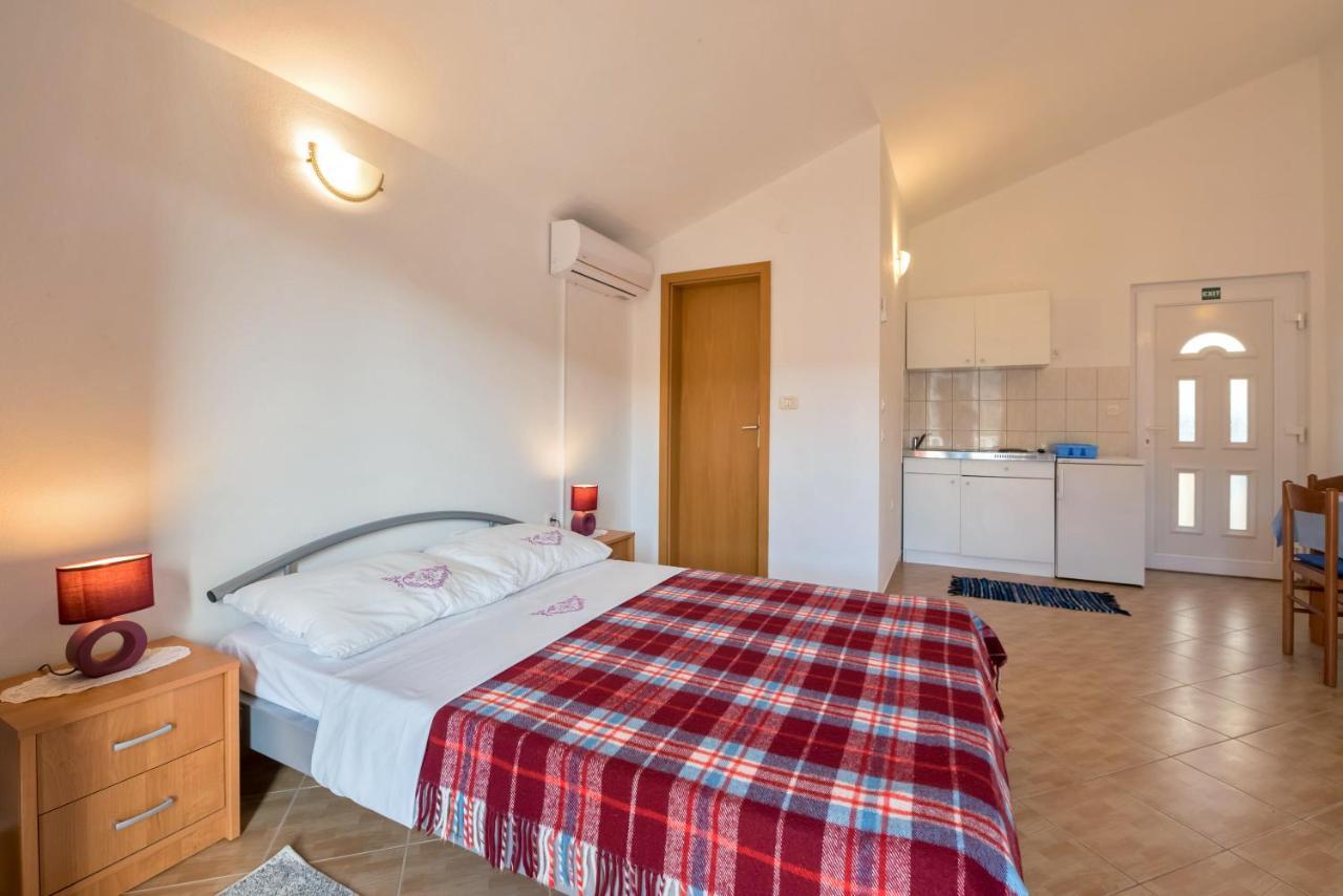Apartments Slavica Luka エクステリア 写真