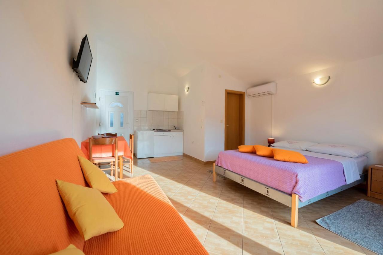 Apartments Slavica Luka エクステリア 写真